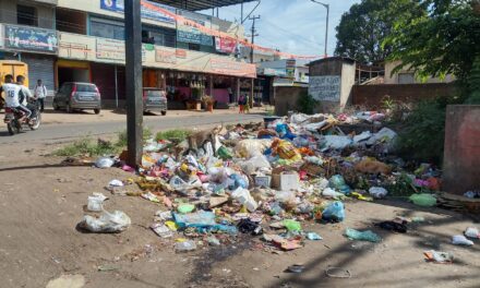 ಪಾಶ್ಚಾಪೂರ ಗ್ರಾಮದ ಅಂಗನವಾಡಿ ಪಕ್ಕದಲ್ಲಿಯೇ ತ್ಯಾಜ್ಯಗಳ ದರ್ಬಾರ